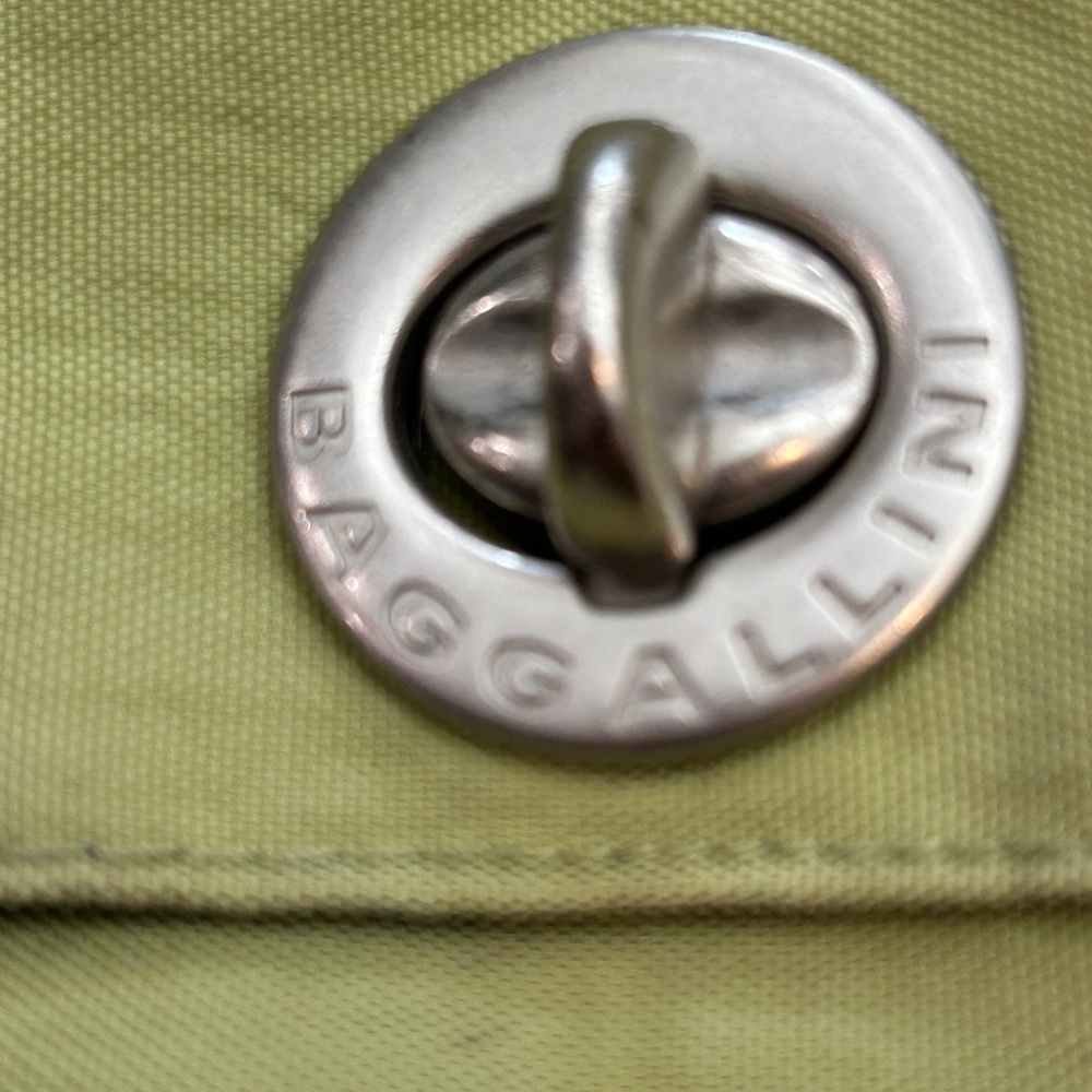 ***Baggallini Sage Green Crossbody Bag - Picture 2 of 4